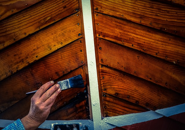 Lakierobejca woskowa – lakiery do drewna na zewnątrz